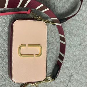 Marc Jacobs snapshot bag! Beautiful and convenient crossbody bag!